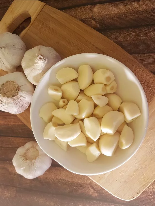 The Mighty Garlic: 10 Benefits of Eating Raw Garlic on an Empty Stomach