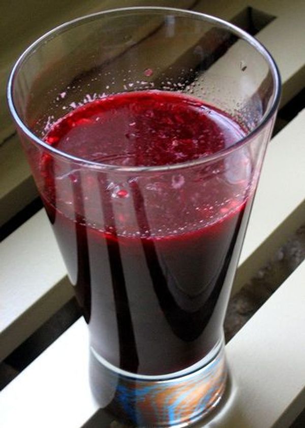 How to Make Your Own Fresh Pomegranate Juice