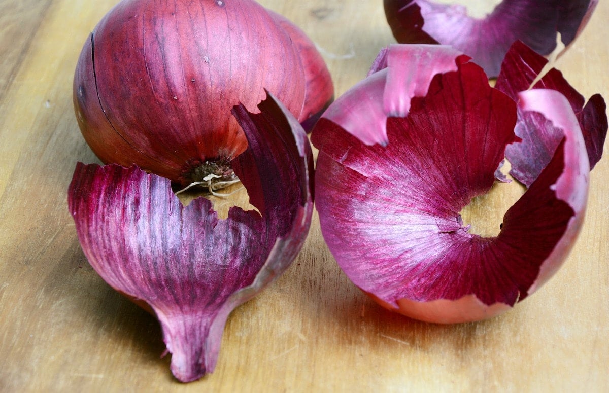 Unlocking the Beauty Benefits of Boiling Onion Peels