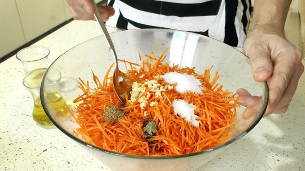 Boost Your Vitamin Intake: Try This Delicious Carrot Salad Recipe