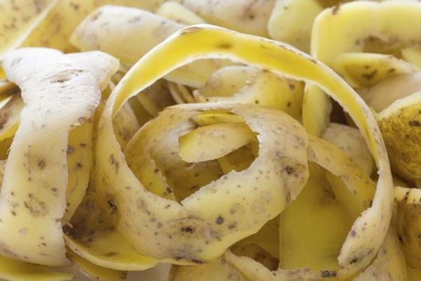 Naturally Darken Your Hair with Potato Peels!