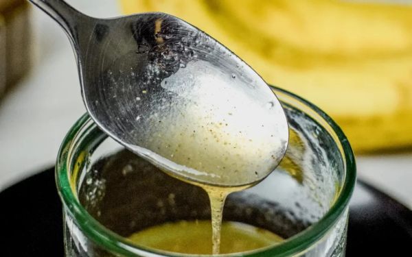 Natural Remedy for Coughing: Homemade Banana and Honey Syrup